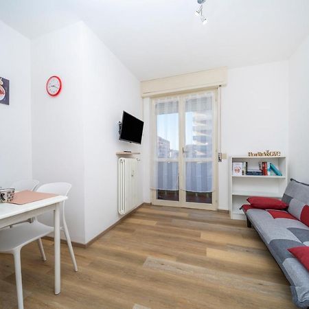 Ferienwohnung Zia Dina Apt - With Balcony Pasian di Prato Exterior foto